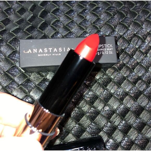ANASTASIA BEVERLY HILLS - 🎉HP🎉 NWT - Matte Lipstick in “Ruby”- Full Size - Picture 5 of 14